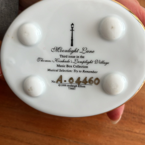 Ardleigh Elliott Ceramic Music Box Moonlight Lane from 1999 - Picture 3 of 7